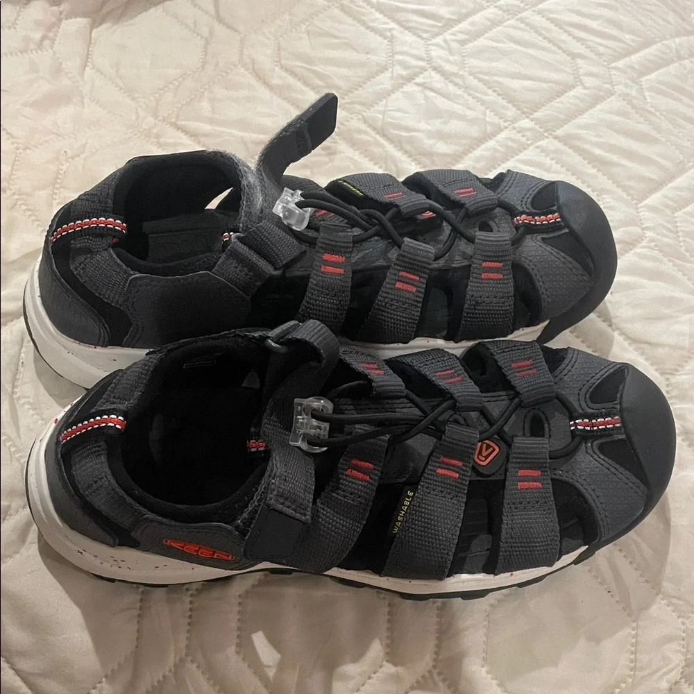 Keen Kids Black and Red Sandals (A)